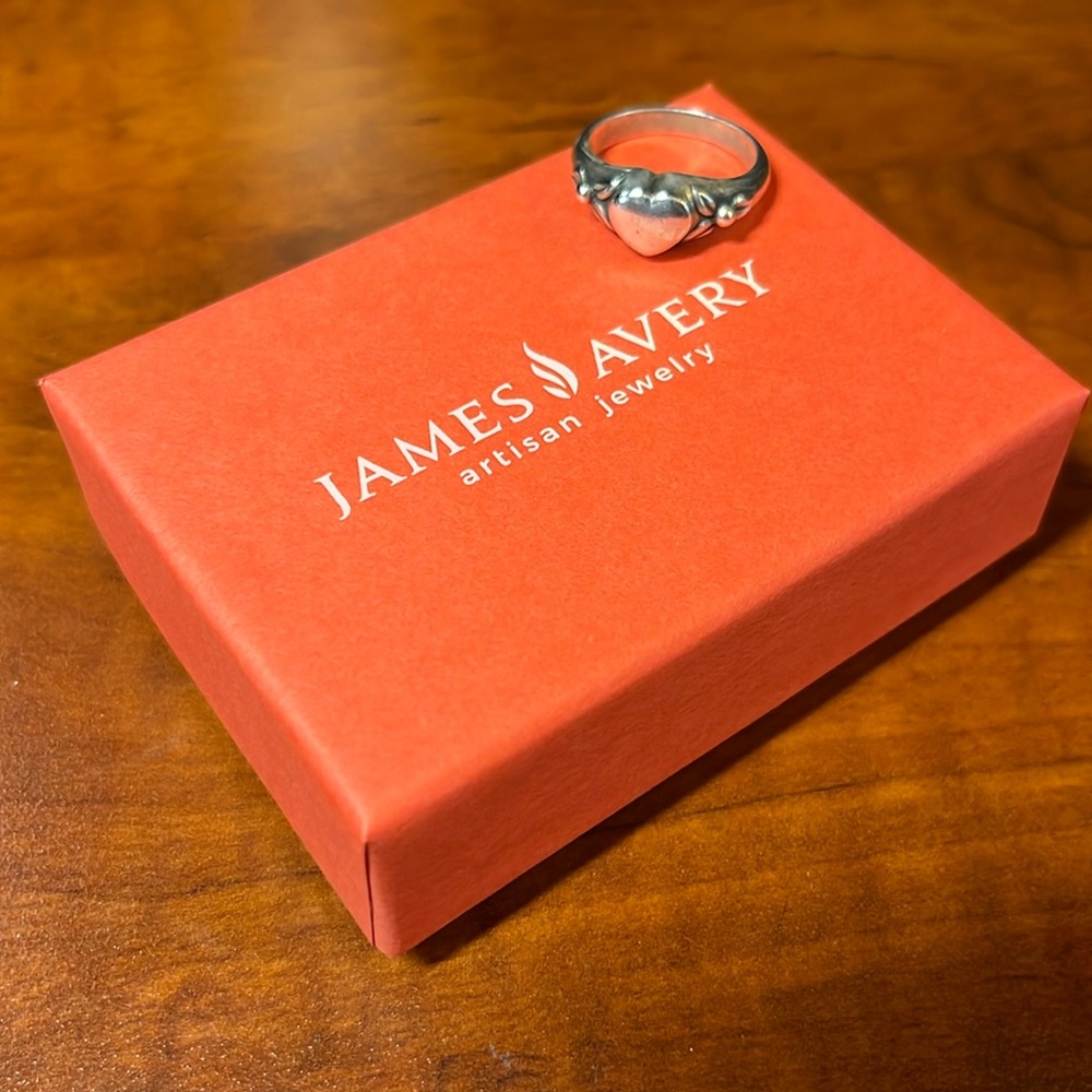 Retired James Avery Ring Sterling Silver Heart Ring. Size 7.